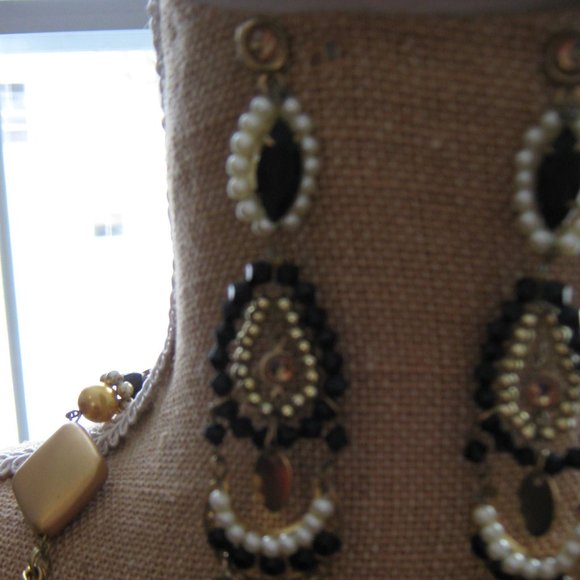 House of Moda Earring and Necklace Set - Picture 3 of 8